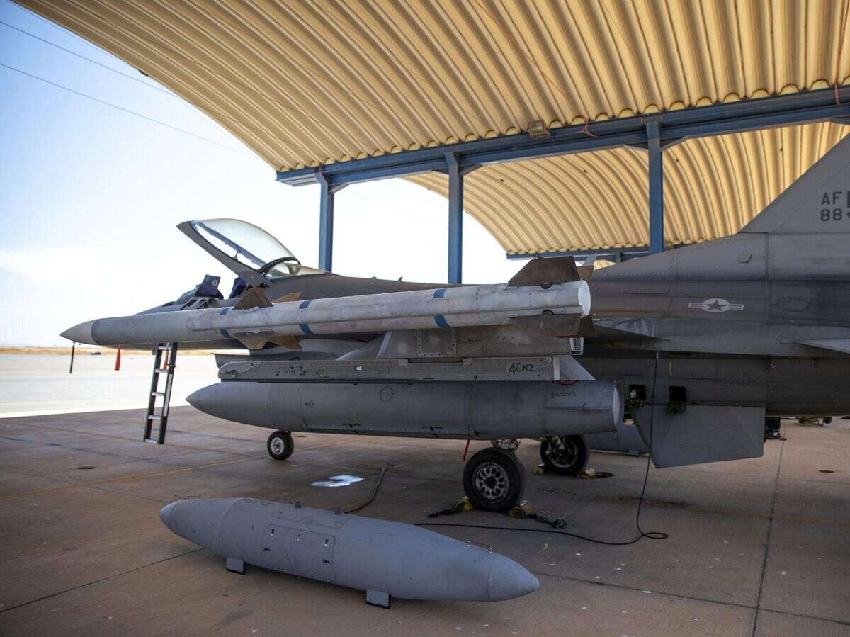    Американский истребитель F-16© AP Photo / Mosa'ab Elshamy