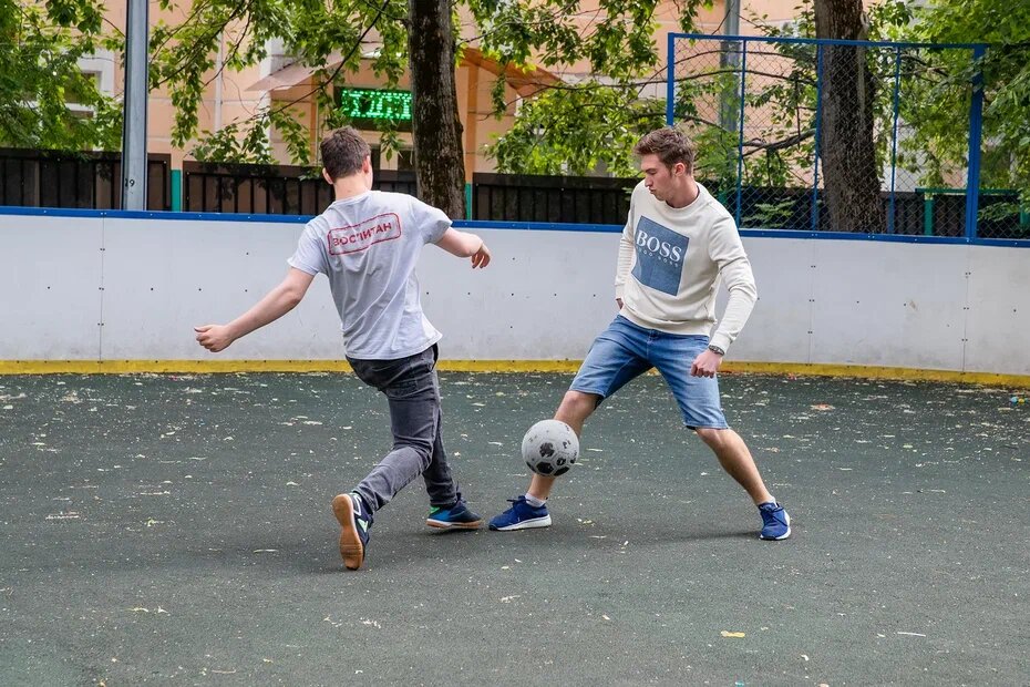 И в футбол!