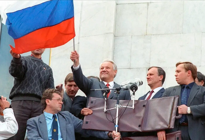 Б.Н. Ельцин на митинге у Дома Советов РСФСР, 1991 год (фото Андрей Бабушкин/ТАСС)