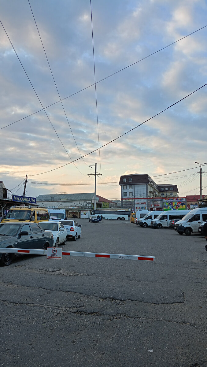 Автобусный номер дербент астрахань. Автовокзал дербент номер телефона. Автовокзал дербент номер телефона. Автостанция каспийск орджоникидзе. Автобус махачкала москва пирамида.