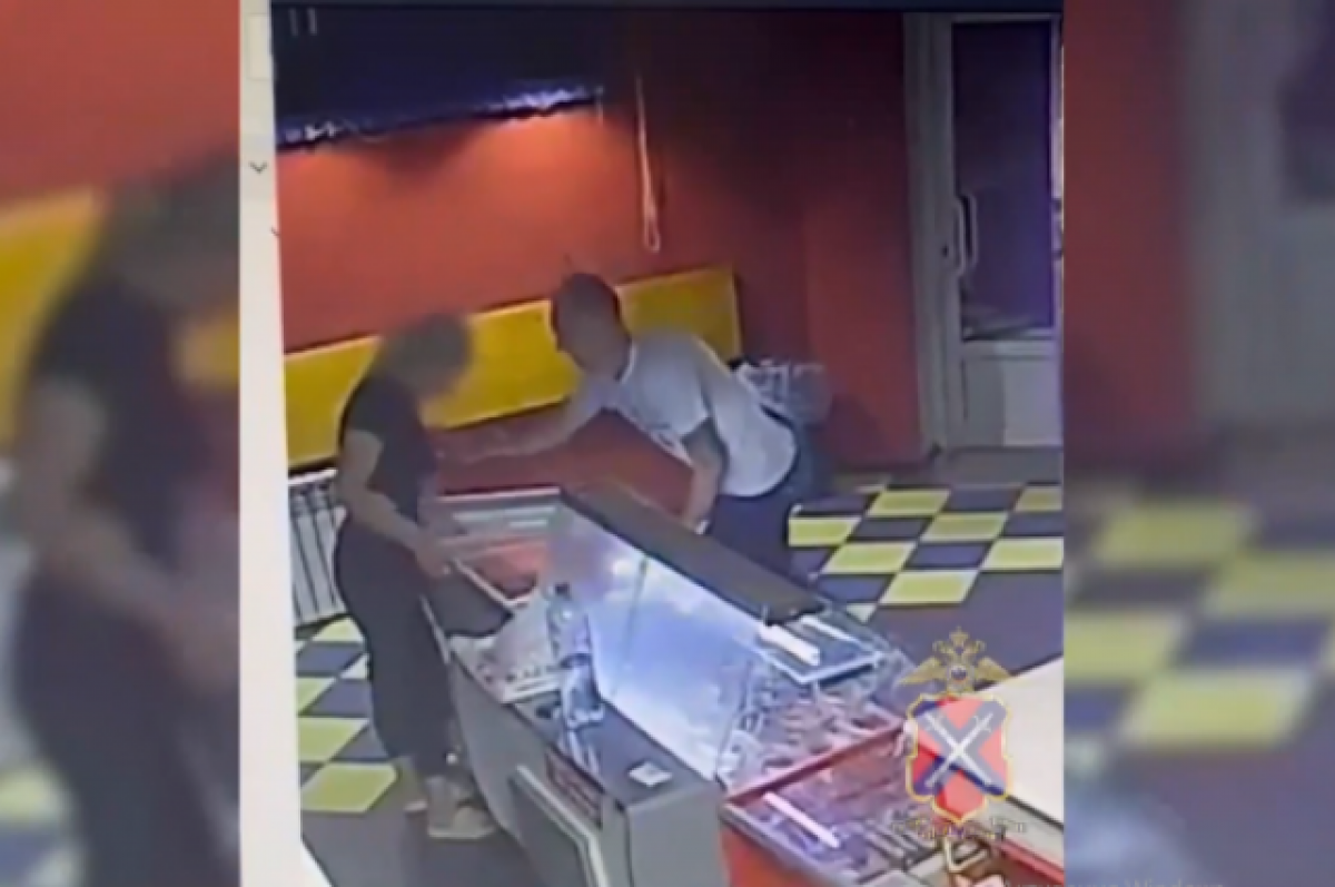    В Волгограде задержали грабителя, срывавшего цепочки с работниц прилавка