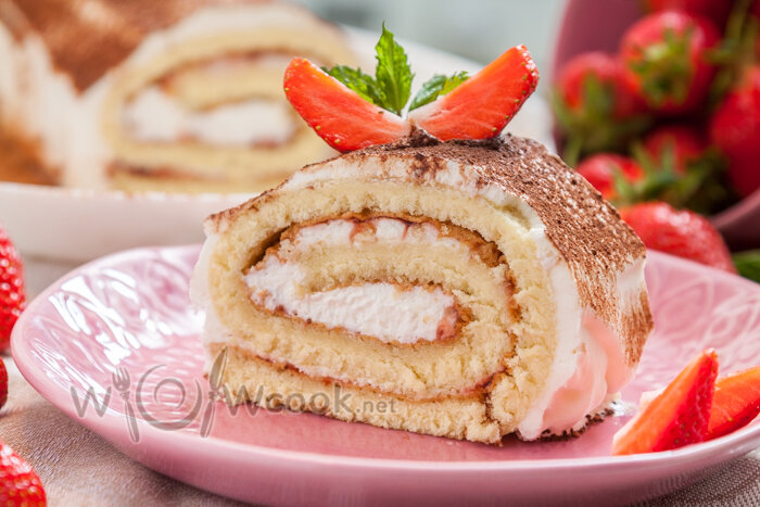 Рулет с заварным кремом