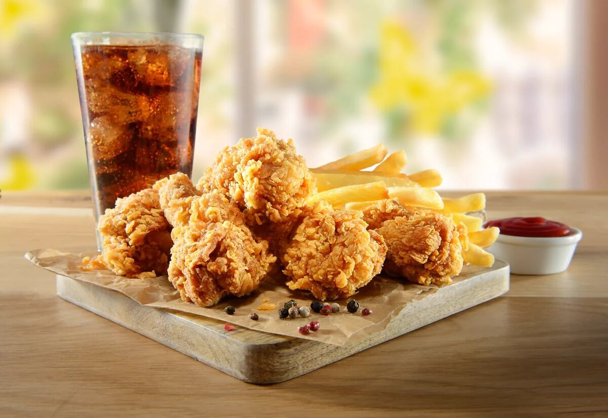 Чикен kfc. Крылышки КФС. Чикен Макнаггетс КФС. Чикен крылышки КФС. Курица крылышки КФС.