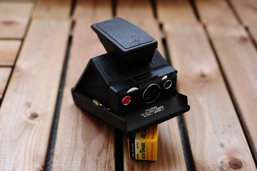  Polaroid SX-70 Land Camera выпущена в 1972 году