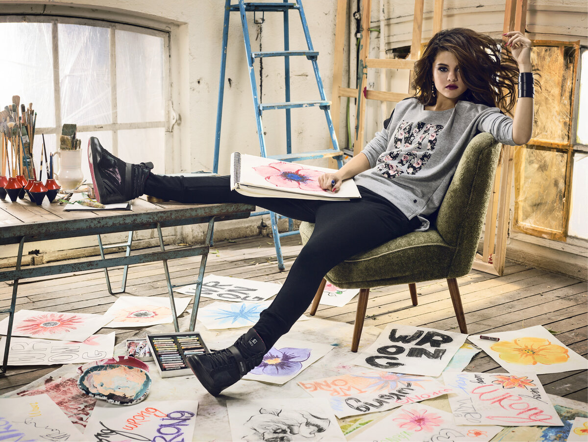 Selena Gomez в Adidas Neo