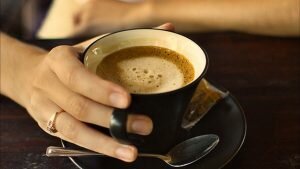 По словам ученых, даже самый простой кофе из магазина полезен для человека.
