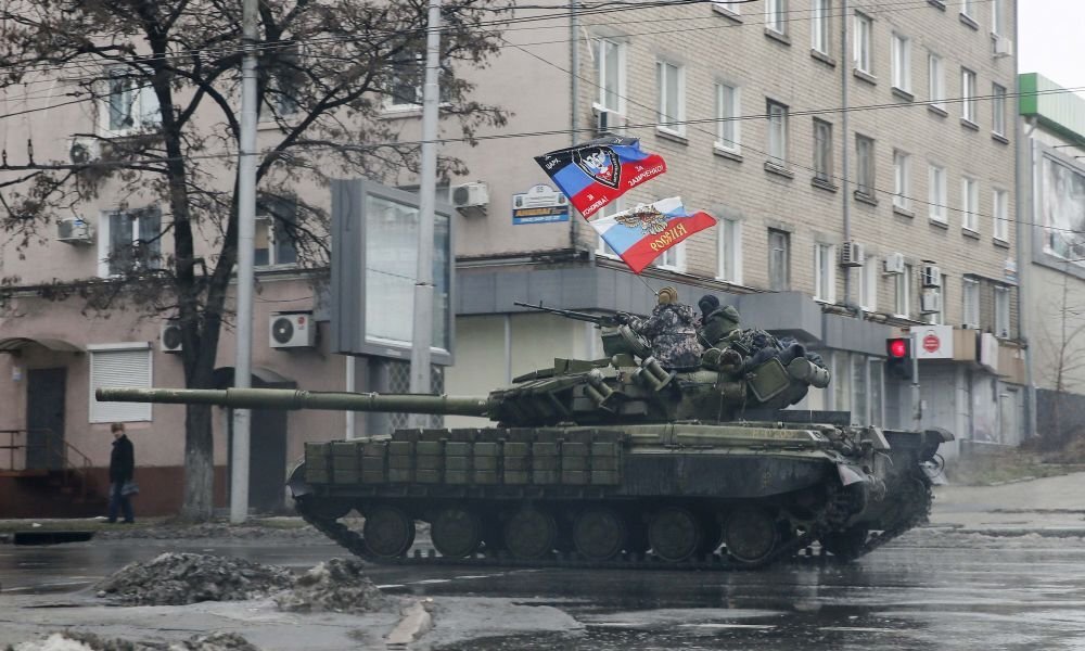  Танк обороны ДЛНР на улице Донецка. Фото: rusdialog.ru