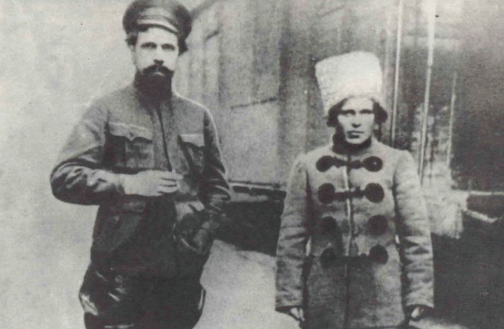 Нестор Махно с большевиком П. Е. Дыбенко. Источник иллюстрации: https://www.golosagorodov.info