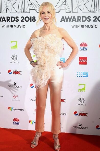 Николь Кидман  в "невидимых" брюках