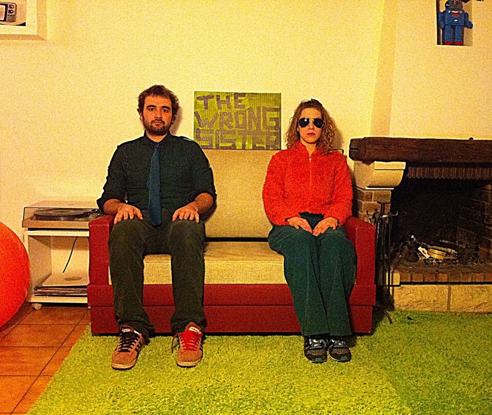 Сэнди Чомпи и Бруно Кабалье, участники проекта The Wrong Sister. Фото с официальной страницы Facebook.