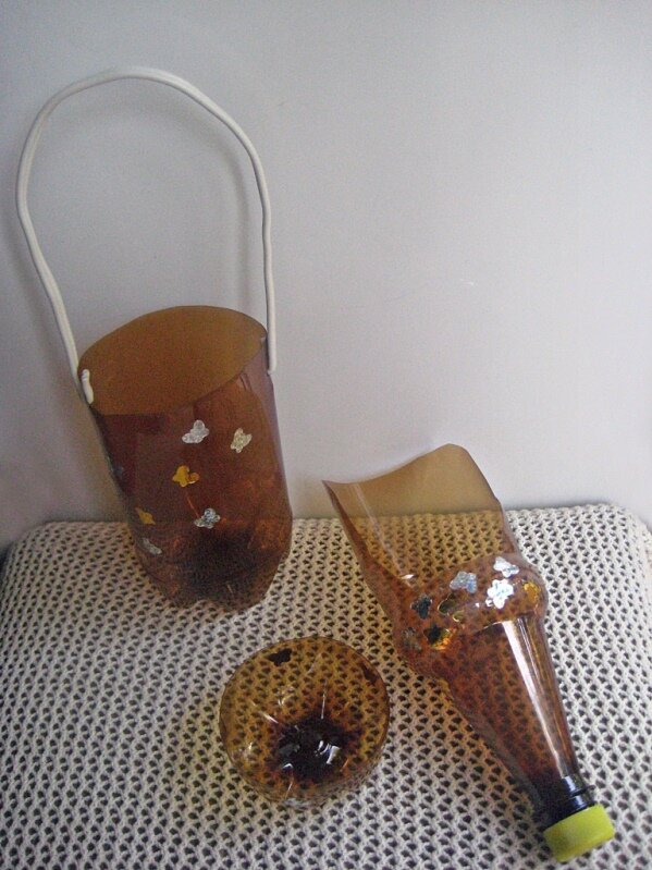 Совок из пластиковых канистр. Совок из пластиковой бутылки. Как сделать совок из бутылки. Совок из пластиковой канистры с ручкой. Совочек из пластиковой бутылки.