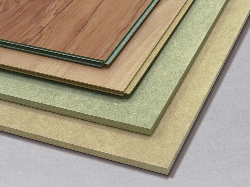 Разного цвета плита не говорит о влагостойкости! Производитель окрашивает плиту только для того, чтобы визуально различать партии.