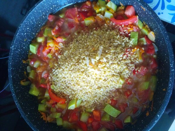 Добавление булгура и чеснока