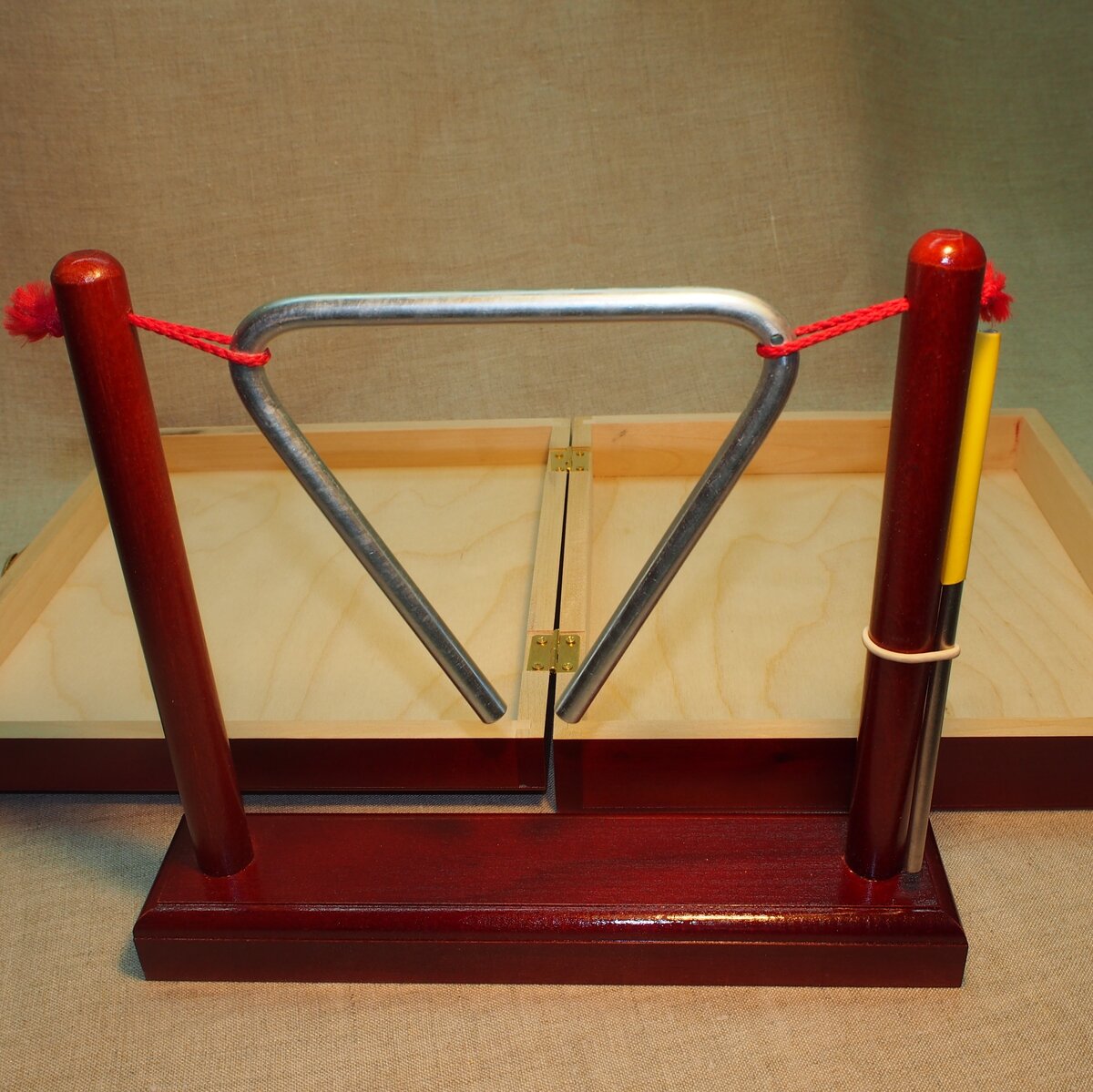 Треугольник музыкальный 12 см. на подставке 