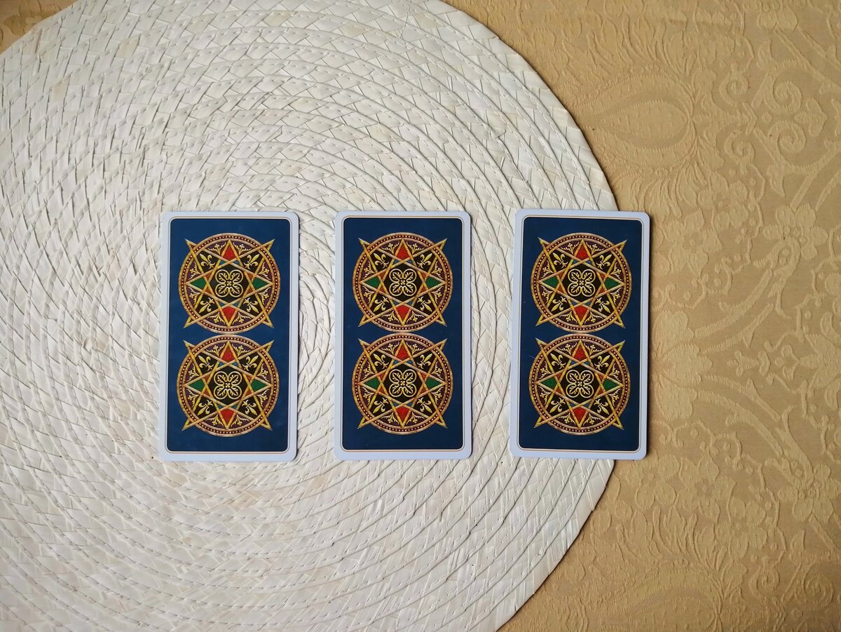 Выберите одну карту