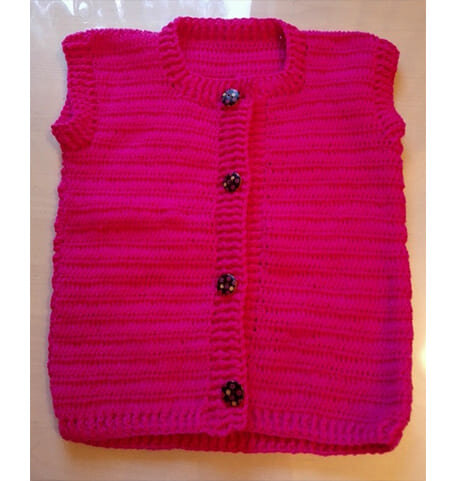 Вязаный детский жилет