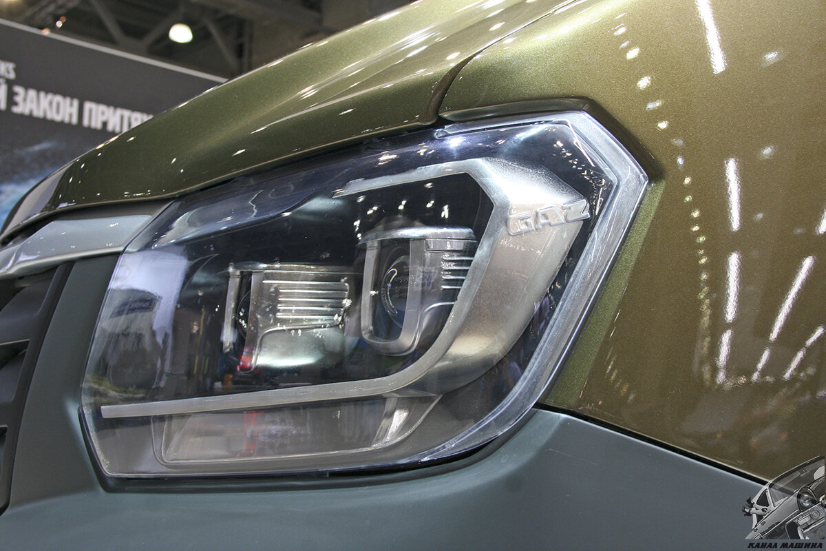 Новая "хищная" блок-фара с раздельными секциями ближнего и дальнего света 