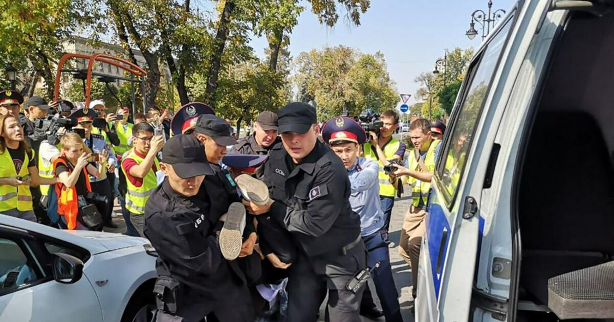ЗАДЕРЖАНИЕ НА МИТИНГЕ В КАЗАХСТАНЕ 21 СЕНТЯБРЯ 2019 ГОДА. ФОТО С САЙТА AZATTYQ.ORG