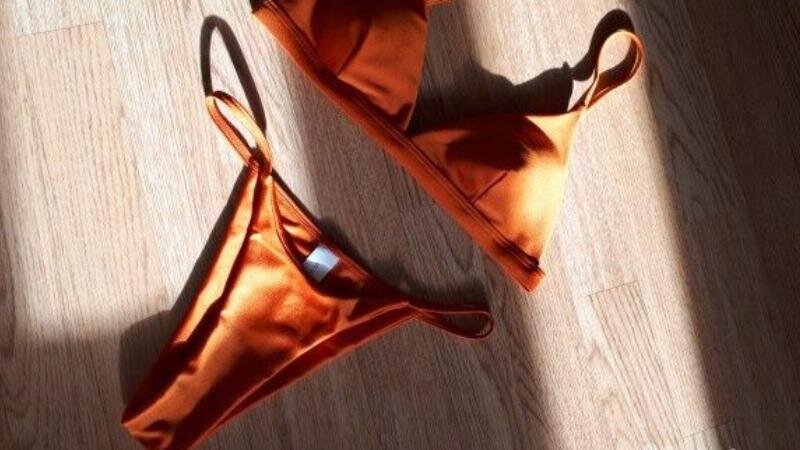 Фото из объявления на Авито о продаже трусов Бузовой