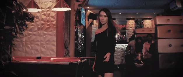 Возможность пофлиртовать и поиграть в бильярд - одни из главных атрибутов заведения до основного мероприятия.