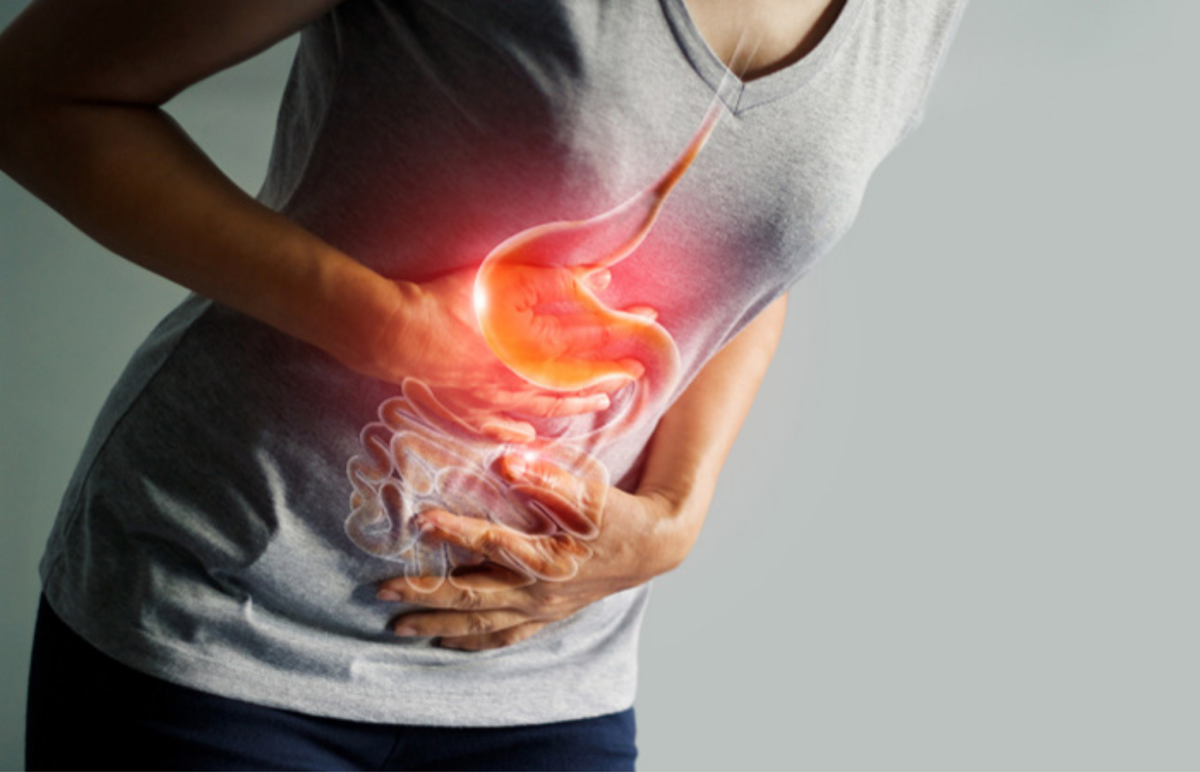 Экстракт черной смородины может помочь при болях в области желудка.