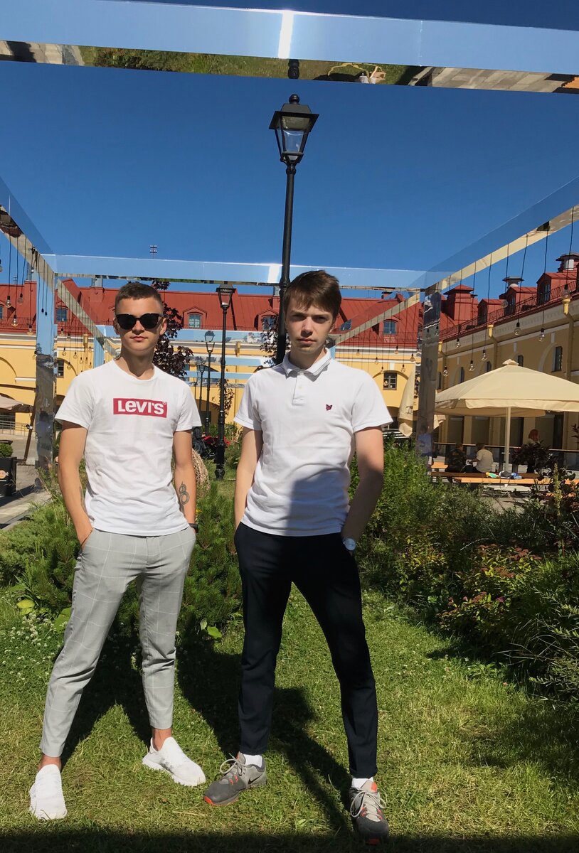 Находится это замечательное место во дворах рядом с метро Спасская