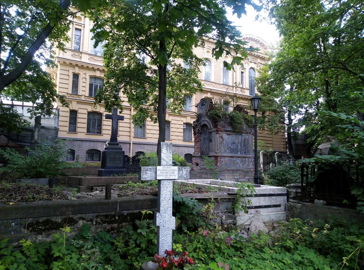 александро невская лавра в санкт петербурге некрополь