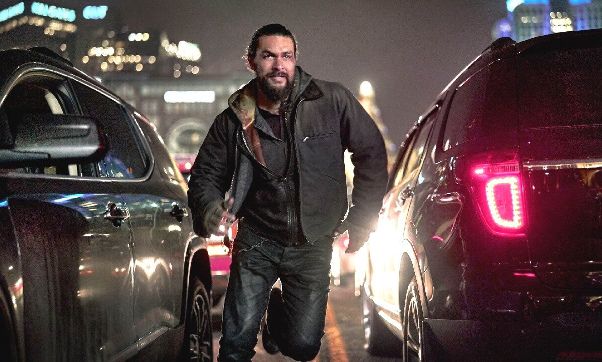 Да, без ласт и трезубца Аквамен, признаться, уже не тот...