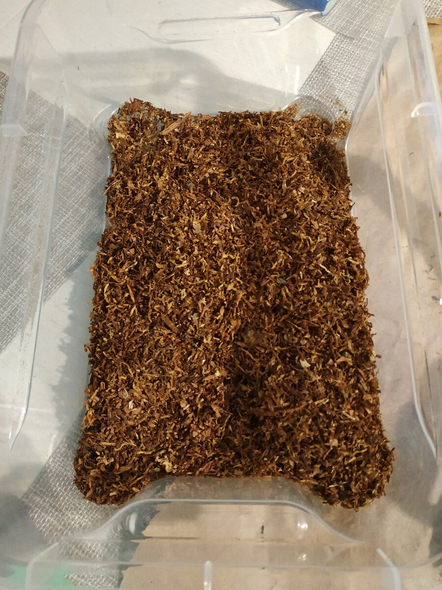 Высыпал из стеклянной банки, с хранения-"вылежки". Некоторую часть