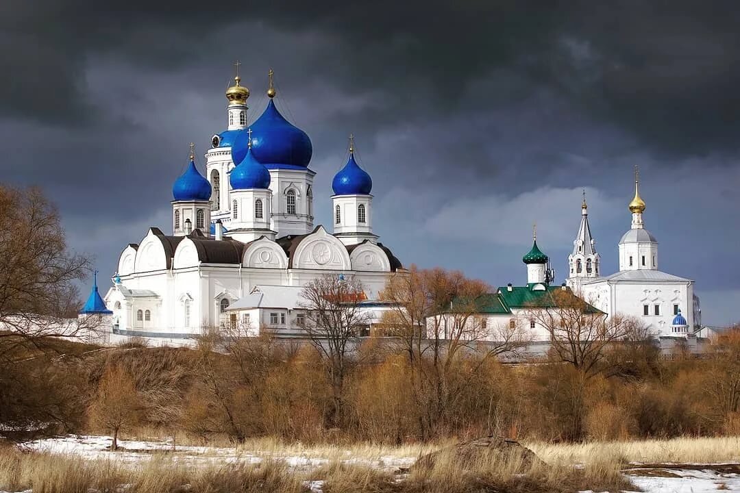 Боголюбский женский монастырь. https://twitter.com/usapronova/status/826189128345661440?lang=he