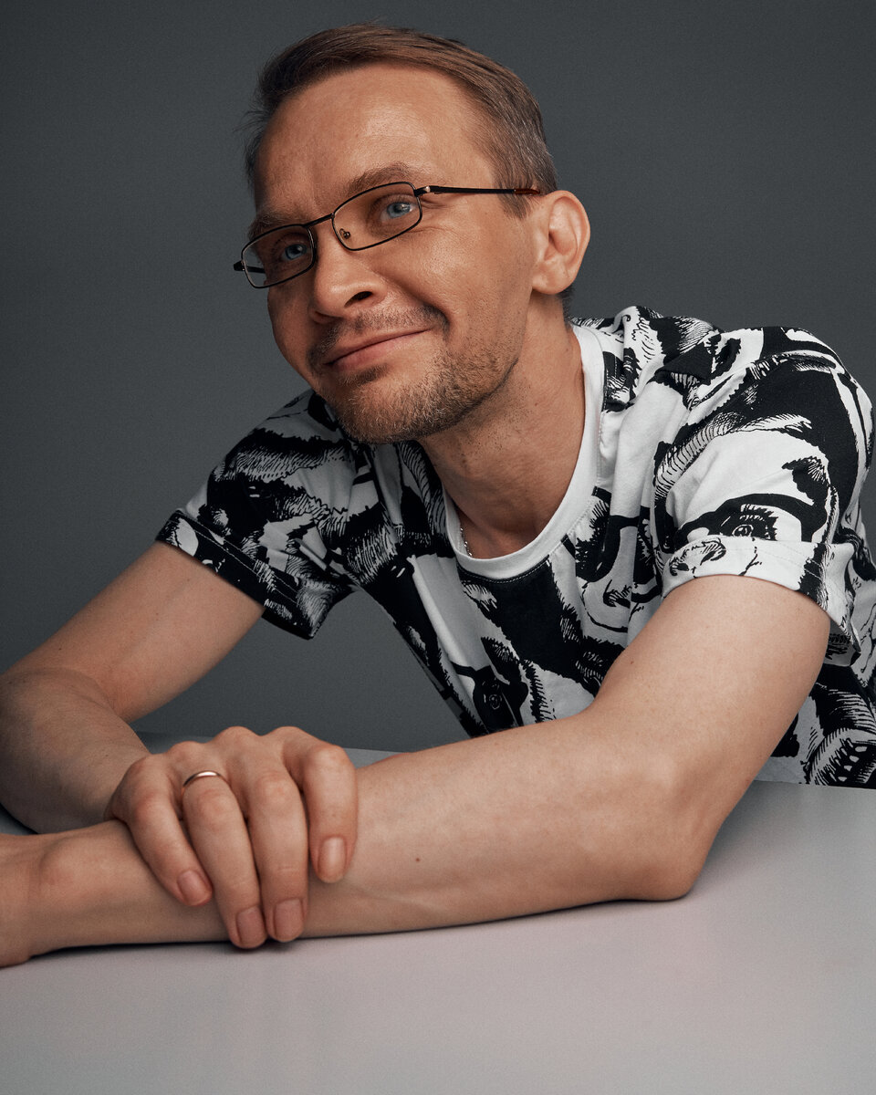Алексей Сальников (фото: Никита Журнаков для Шинель.Медиа)