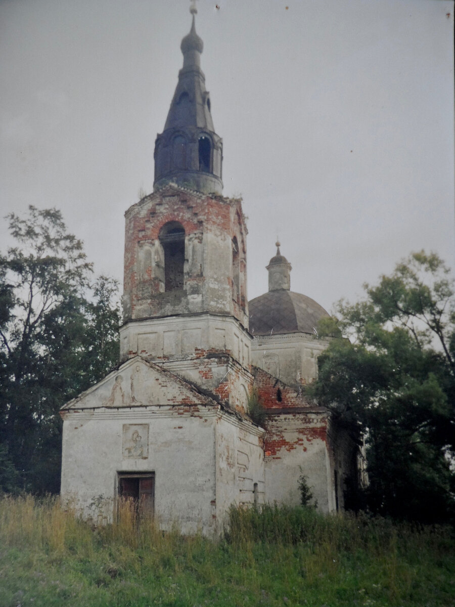 2008 год. Источник: Кесовогорский краеведческий музей. Над входом роспись иконы Рождества Богородицы.