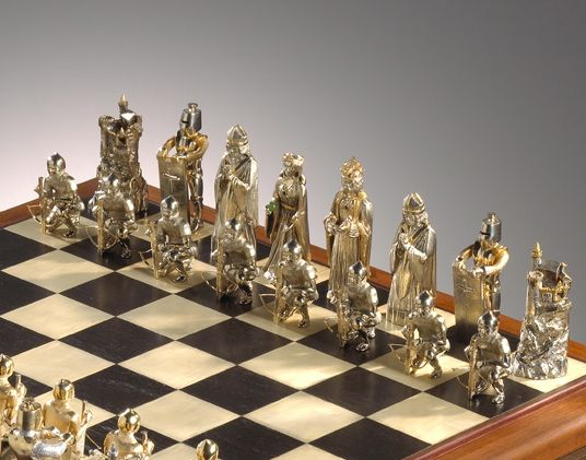 На протяжении веков шахматы зарекомендовали себя как одна из самых популярных стратегических настольных игр в мире.-24