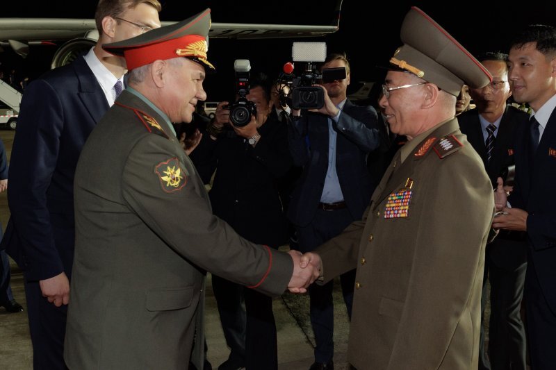 В июле этого года Северную Корею посетил Министр Обороны РФ Сергей Шойгу. Поводом для посещения было 70-летие окончания Корейской войны. Но стоит ли сомневаться, что это всего лишь повод?