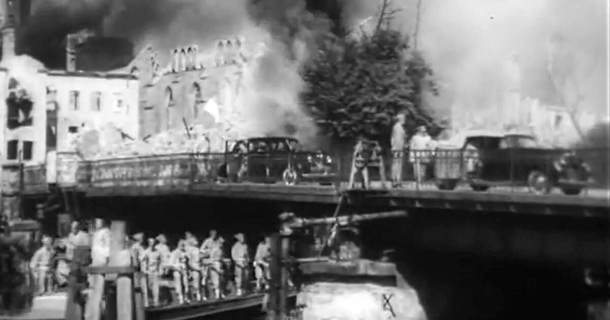 Медовый мост Калининграда, руины Альбертины и руины Кафедрального собора в фильме "Встреча на Эльбе". 1948 год.