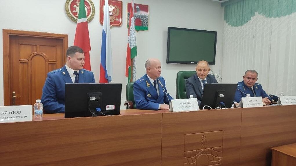     В Черемшанском районе Татарстана назначили нового прокурора. Об этом сообщил старший помощник прокурора РТ по взаимодействию со СМИ Руслан Галиев.