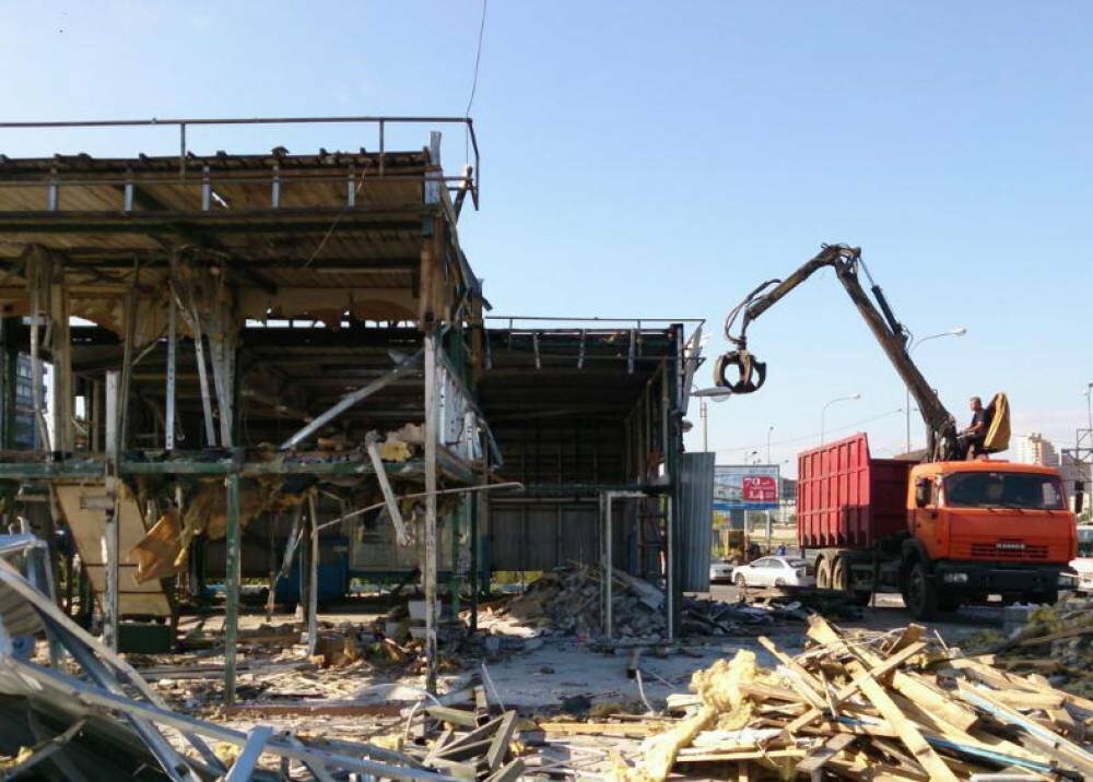 Демонтаж торгового павильона компанией Ломсталь
