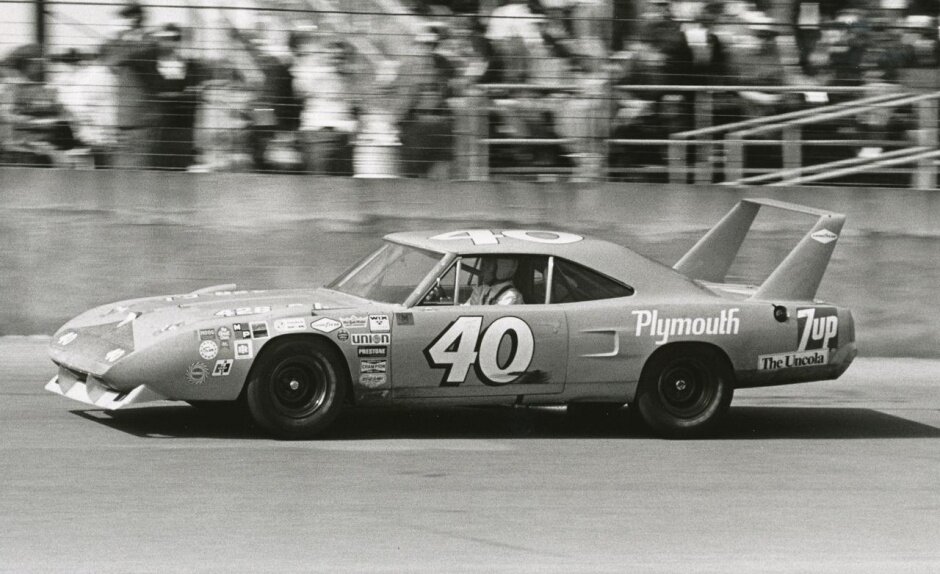 Plymouth Superbird наскар