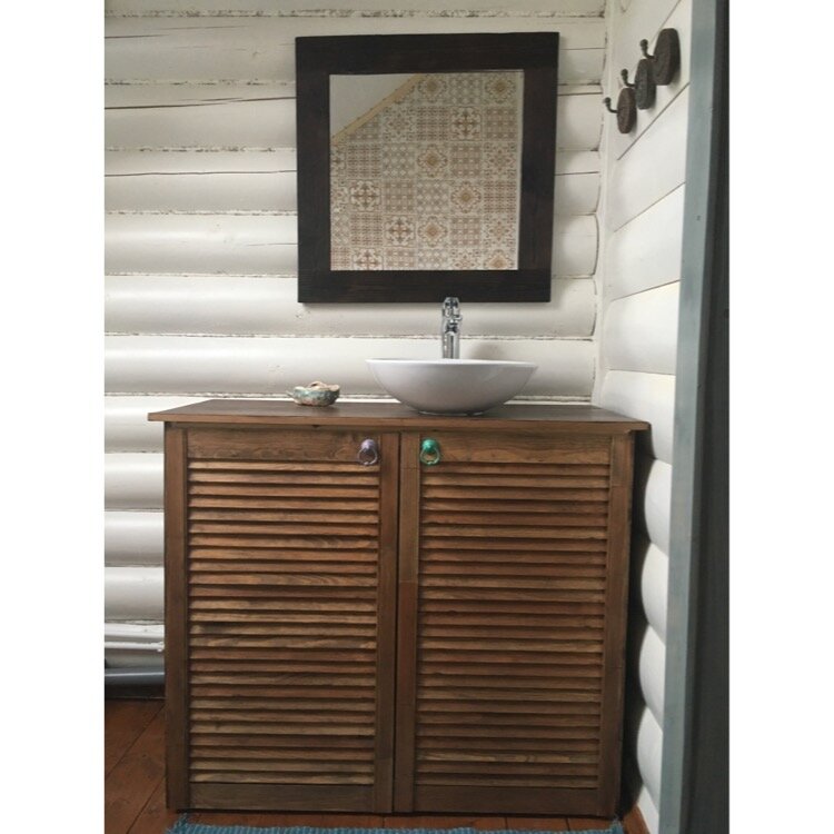 тумба на фото выполнена мной