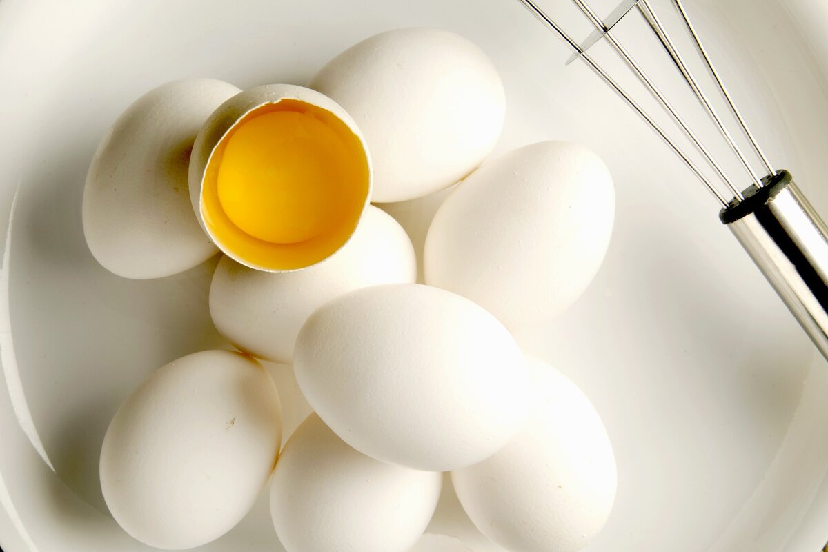 Красивые молодые яйца. Яичный белок. Белок яйца. Яичные белки. Белок куриного яйца.