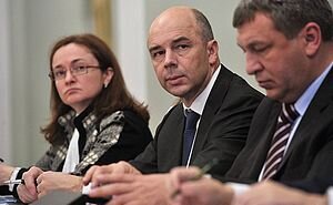 Министр финансов РФ А.Силуанов (в центре), помощник Президента РФ Э. Набиуллина, министр регионального развития И. Слюняев на совещании о реализации региональных программ модернизации здравоохранения (2012)