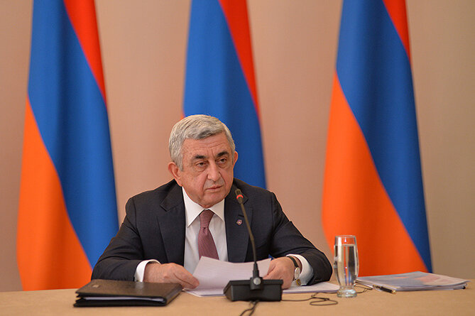   В середине января в Ереване прошли относительно немногочисленные  акции против «новогоднего» роста цен, организованные лидерами  парламентского блока «Елк» («Выход»).