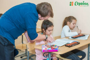 Почти каждую задачу можно решить несколькими способами. В случае, когда ребёнок совсем не понимает математику, тоже можно пойти разными путями: