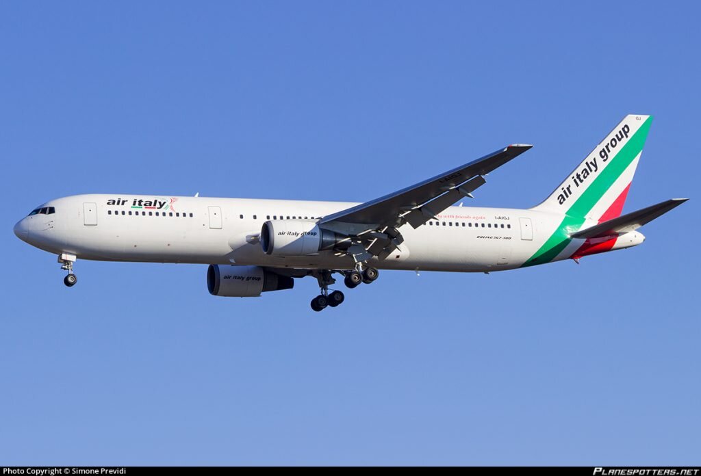 Boeing 767-304ER авиакомпании Air Italy в собственной ливрее (изменена на цвета Meridiana в 2014 году)