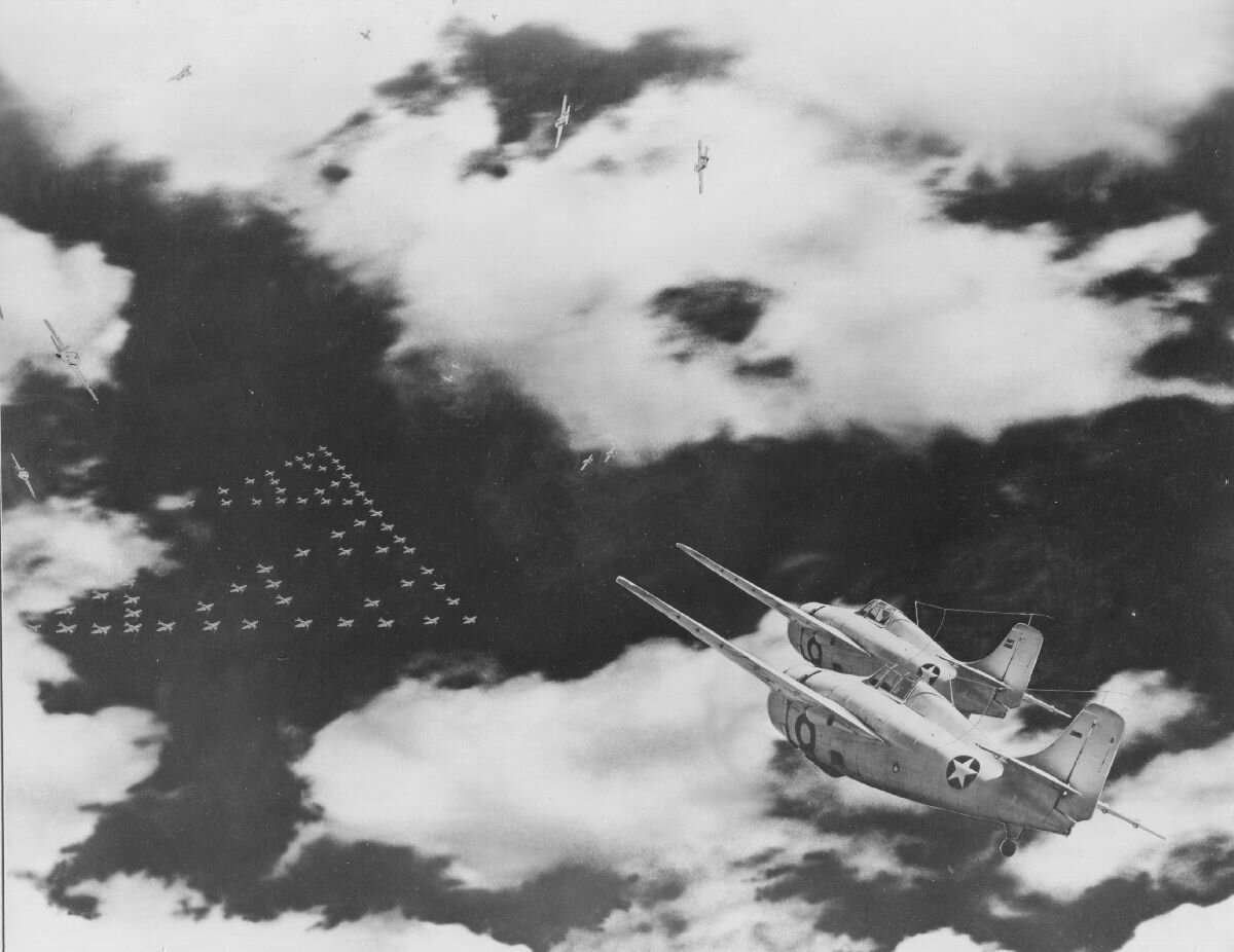 Фотодиорама 1942 г., изображающая атаку 221-й истребительной эскадрильи морской пехоты в районе атолла Мидуэй.