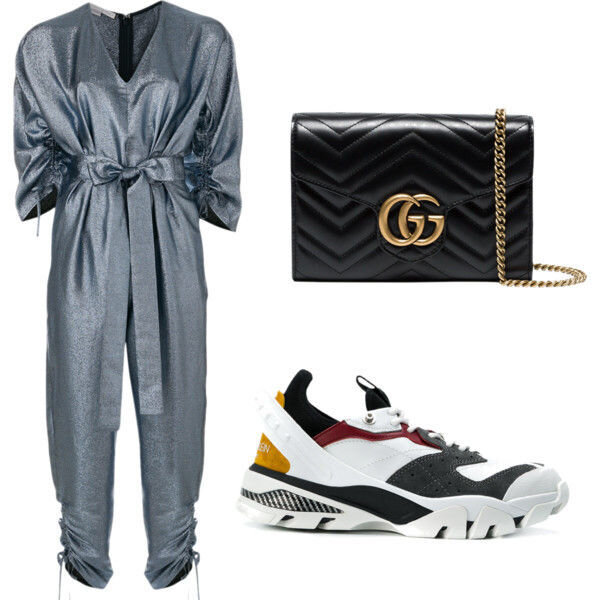 Комбинезон Stella McCartney, цена: от 106 900 руб.; сумка Gucci, цена: от 83 000 руб.;
кроссовки CK, цена: от 35 799 руб.
