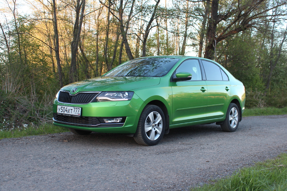 Отзыв шкода рапид. Skoda Rapid Green. Шкода Рапид зеленая. Skoda Rapid 2017 зелёная. Рапид 10 д