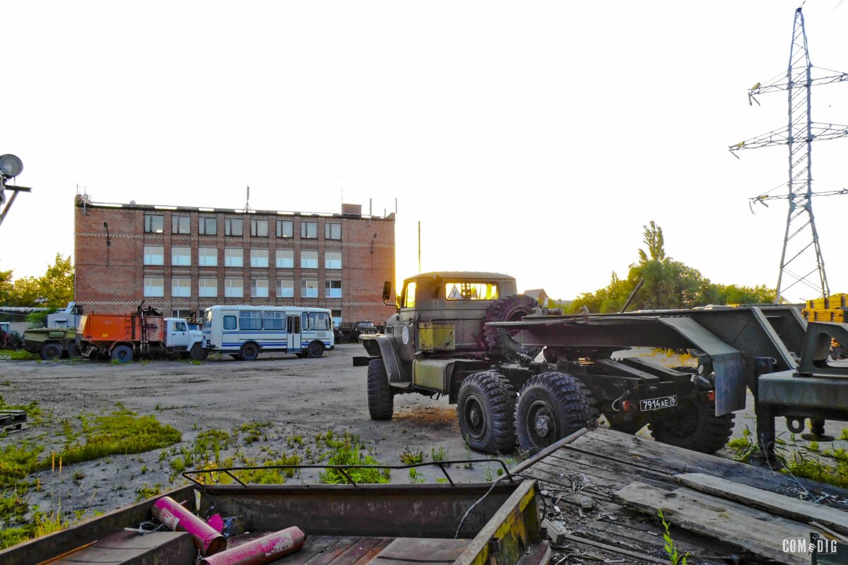 Нашли отстойник колесной и гусеничной военной техники посреди города |  ComDig | Urban Exploration | Дзен