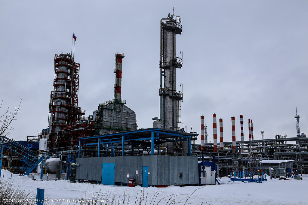 Снпз сызрань. Нпз как расшифровывается. Сызранский нпз роснефть. Новосибирский нефтеперерабатывающий завод. Завод татнефть в нижнекамске.