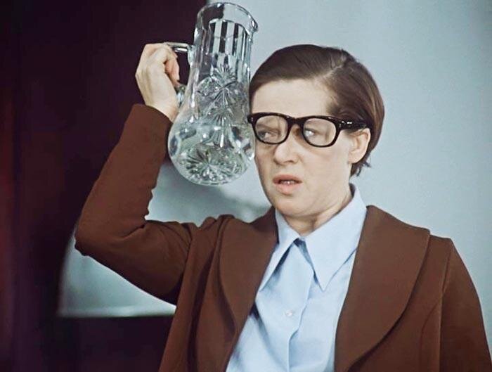 КАДР ИЗ ФИЛЬМА «СЛУЖЕБНЫЙ РОМАН»